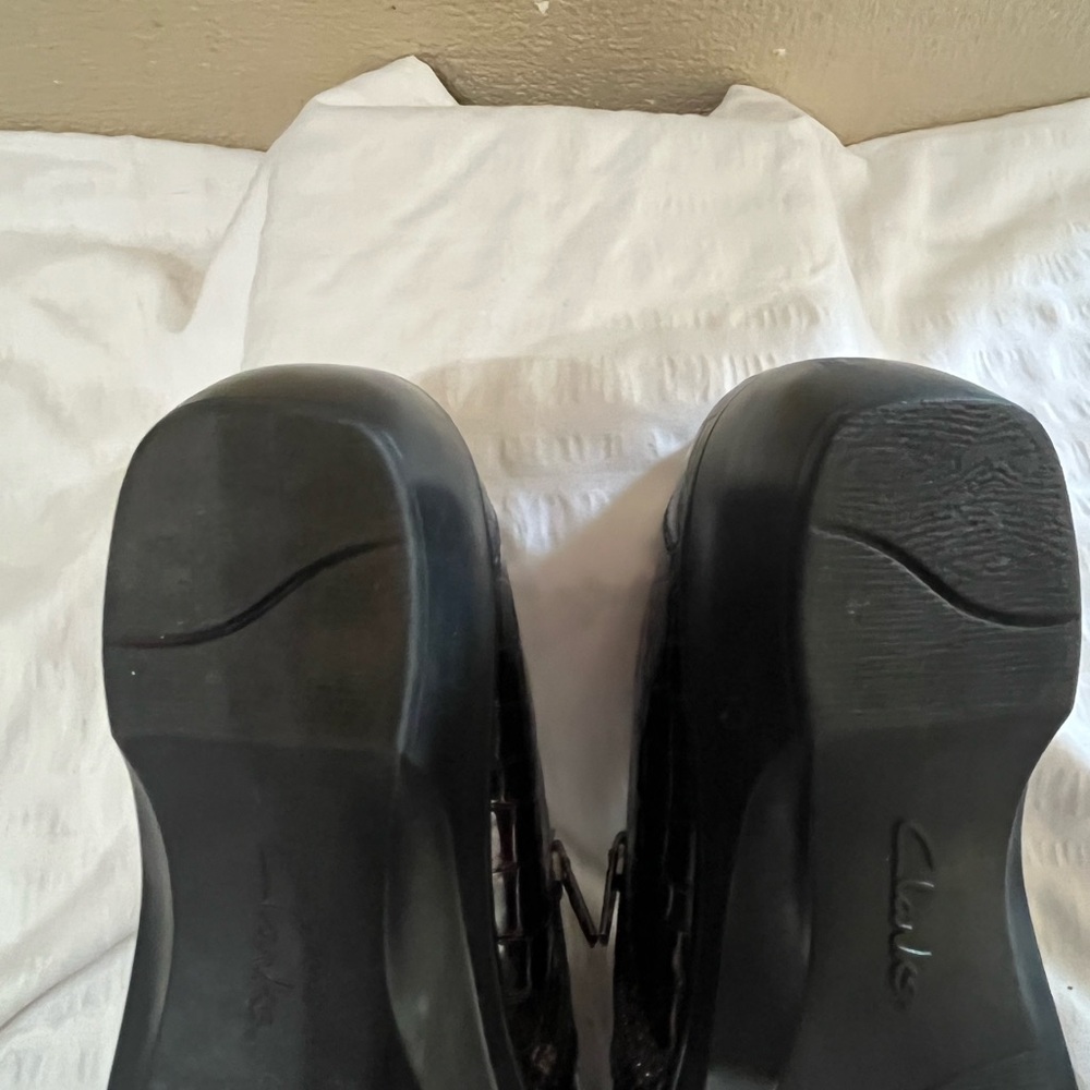 Clarks Bendables Alligator Pattern Shoes - image 7